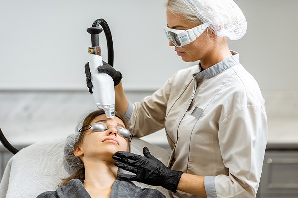 معرفی بهترین دستگاه لیزر برای جای بخیه