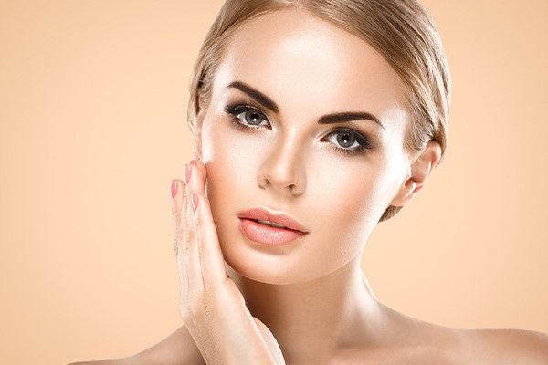 پاکسازی عمیق پوست با اسکراب و لایه بردار 