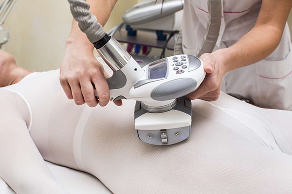 استفاده از دستگاه دو غلتکی برای حذف چربیهای شکم