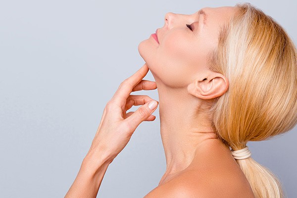 جوانسازی و از بین بردن چربی با لیفت گردن 