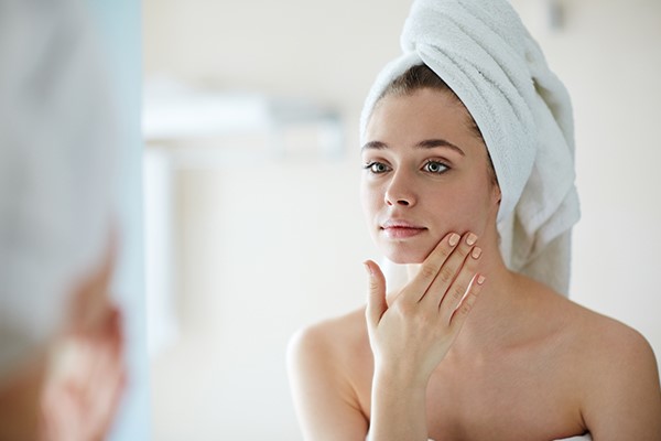 پوستی صاف و درخشان با انجام فشیال و تزریق بوتاکس 